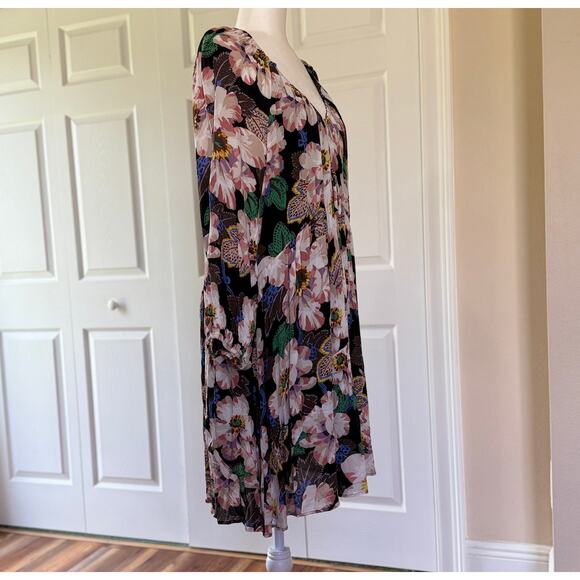 Anthropologie Dresses & Skirts - Anthropologie Tiered V Neck Floral Dress Balloon
Sleeves excellent Size XL Flowy